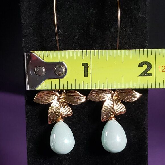 Long Wire Earrings Gold Tone Bows & Pearlescent Mint Green Egg Shaped Dangles - Picture 7 of 10